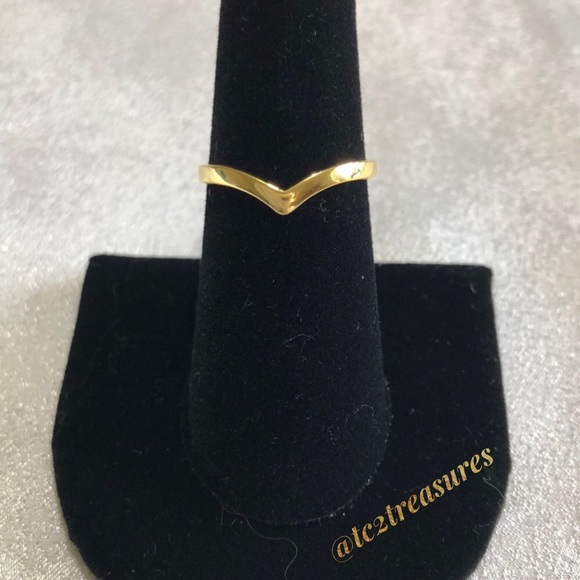 925 Minimalist Chevron Ring- Gold - Picture 2 of 6